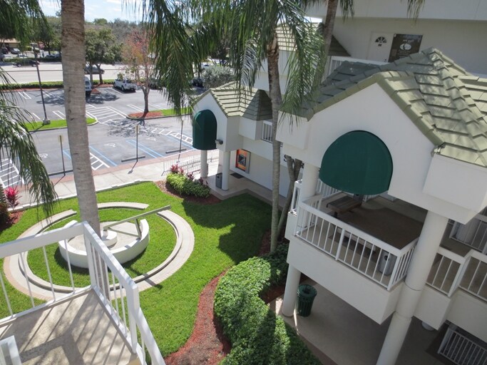 More Photos Of 1890 N University Dr, Coral Springs Office For Lease