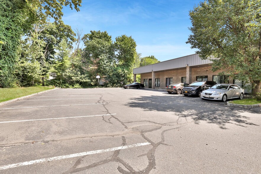 More Photos Of 27 N Middletown Rd, Nanuet Freestanding For Lease