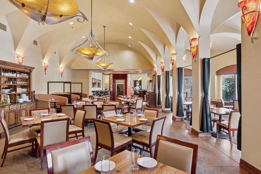 More Photos Of 981 Sibley Memorial Hwy, Lilydale Restaurant For Sale