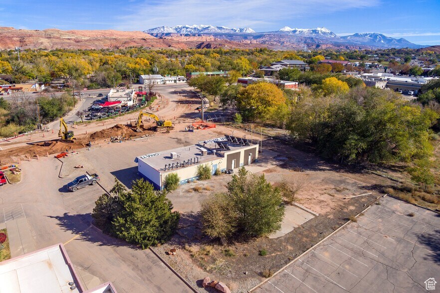 More Photos Of 588 Kane Creek Blvd, Moab General Retail For Sale