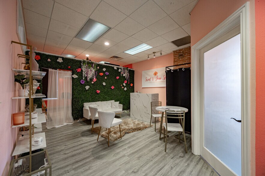 More Photos Of 112-114 S Broadway St, Green Bay Storefront Retail Office For Sale