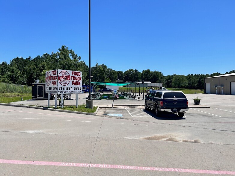 More Photos Of 12335 FM 1097 W, Willis Storefront Retail Office For Lease