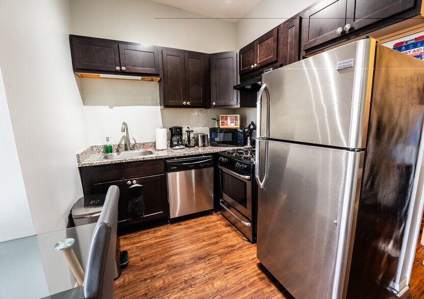 More Photos Of 3014 W Irving Park Rd, Chicago Storefront Retail Residential For Sale