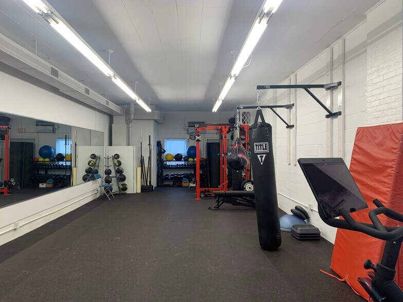 More Photos Of 196-200 Forest Ave, Locust Valley Freestanding For Lease