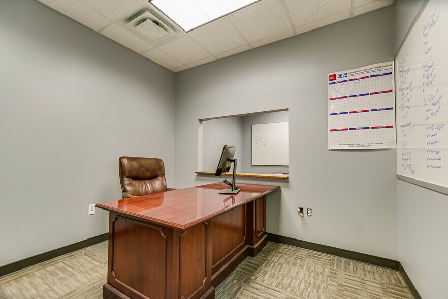 More Photos Of 271 Commercial Dr, Buda Warehouse For Sale