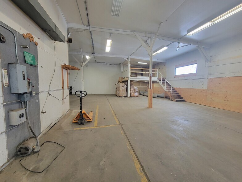 More Photos Of 1417 N A Ave, Sioux Falls Warehouse For Lease