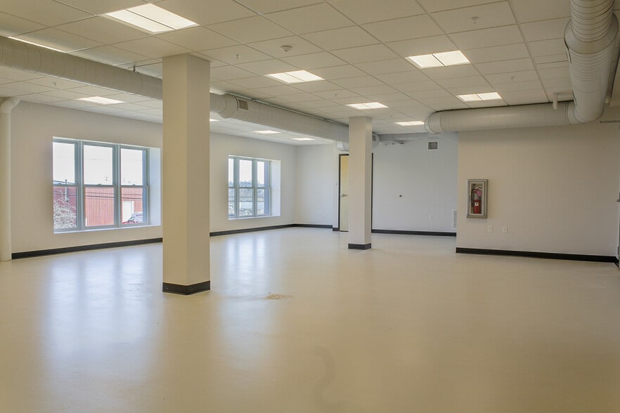 More Photos Of 160 Presumpscot St, Portland Light Distribution For Lease