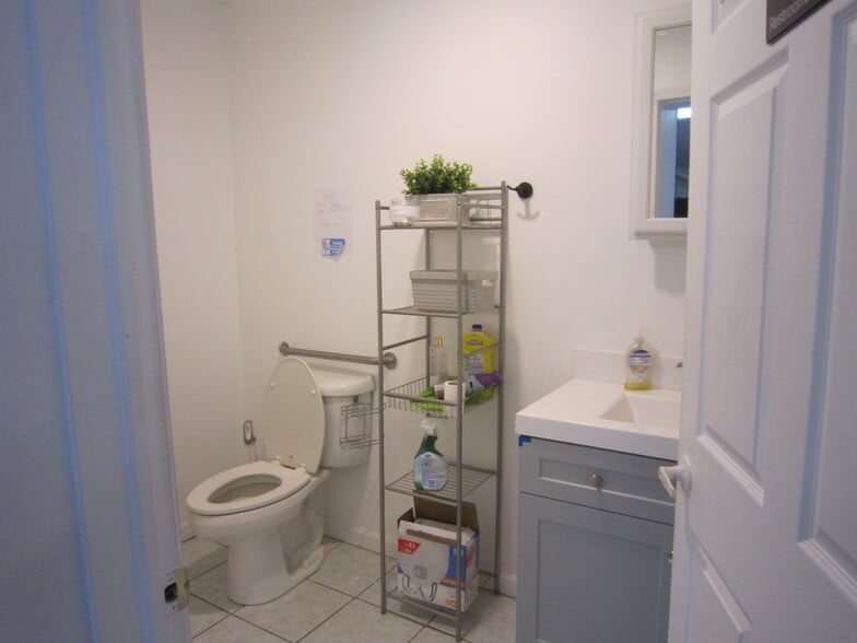 More Photos Of 11 Quassaick Ave, New Windsor Township Storefront For Sale