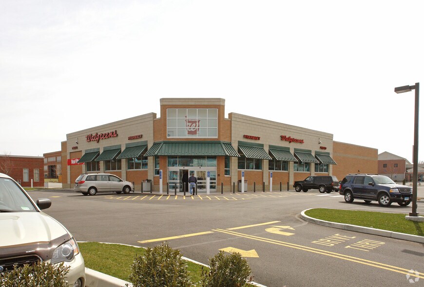 Primary Photo Of 698 Bank St, New London Freestanding For Sale