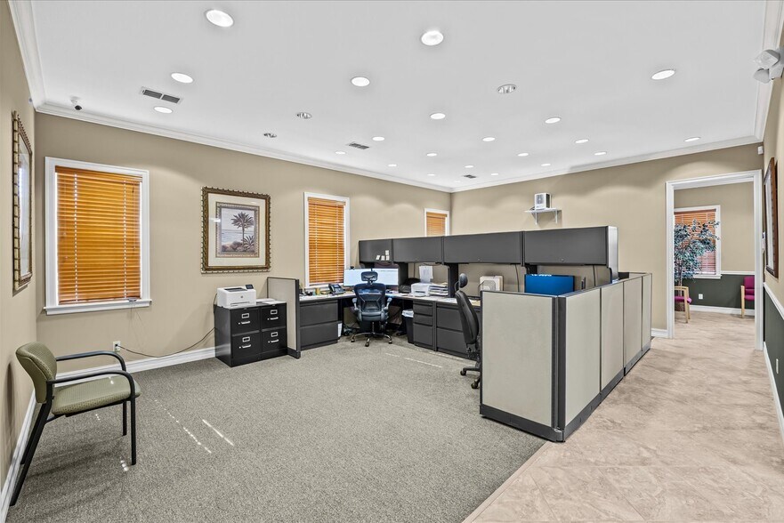 More Photos Of 2108-2110 SE Rays Way, Stuart Office For Sale