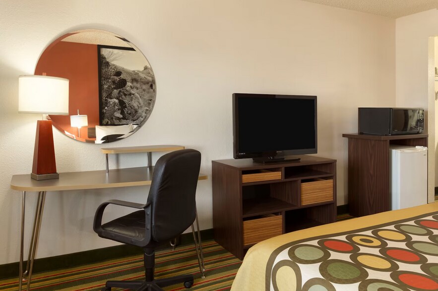 More Photos Of 4120 Williams Ave, Woodward Hotel For Sale