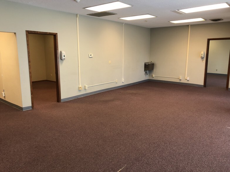 More Photos Of 4660 Portland Rd, Salem Office For Lease