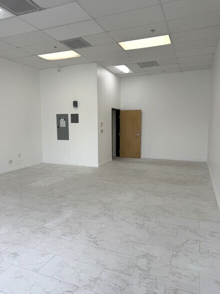 More Photos Of 10118 San Fernando Rd, Pacoima Unknown For Lease