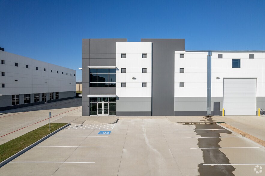 More Photos Of 1405 Cedar Port Park, Baytown Distribution For Lease