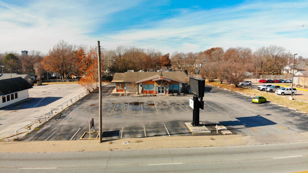 More Photos Of 853 N Glenstone Ave, Springfield Restaurant For Lease