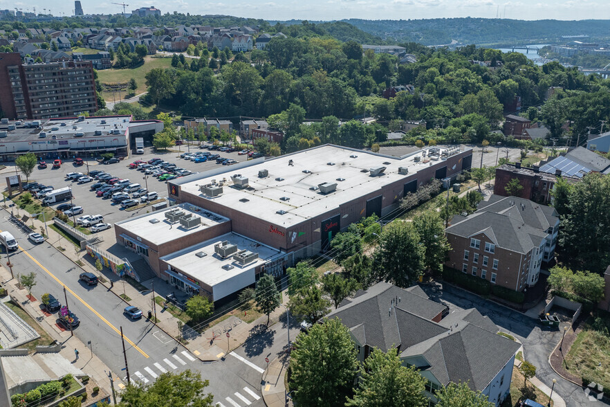 More Photos Of 1850 Centre Ave, Pittsburgh Supermarket For Sale