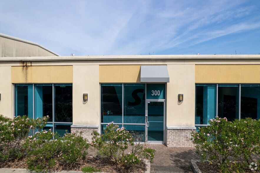 More Photos Of 705 Wells Rd, Orange Park Flex For Sale