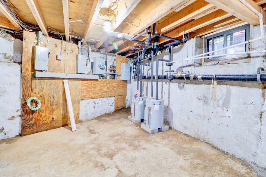 More Photos Of 7416 Cypress Hills St, Glendale Manufacturing For Sale