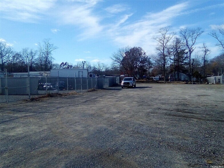 More Photos Of Railroad Avenue, Center Moriches Land For Lease