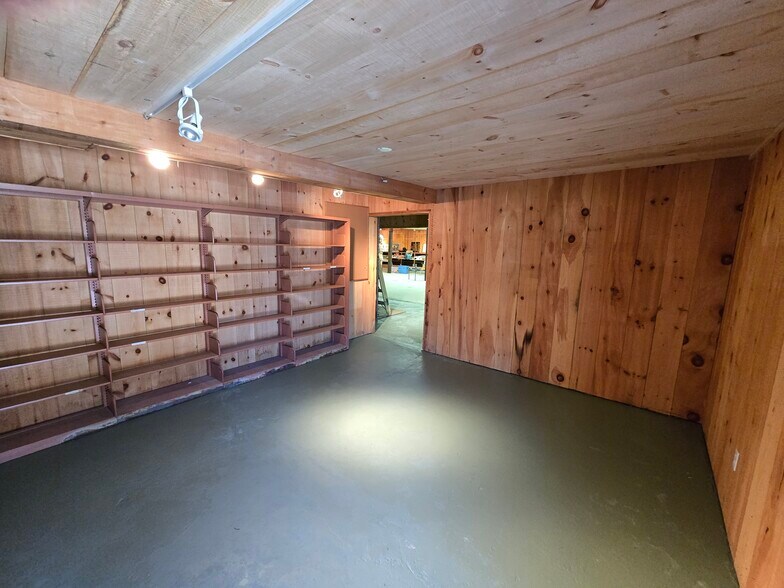 More Photos Of 233 Litchfield Tpke, Washington Freestanding For Sale