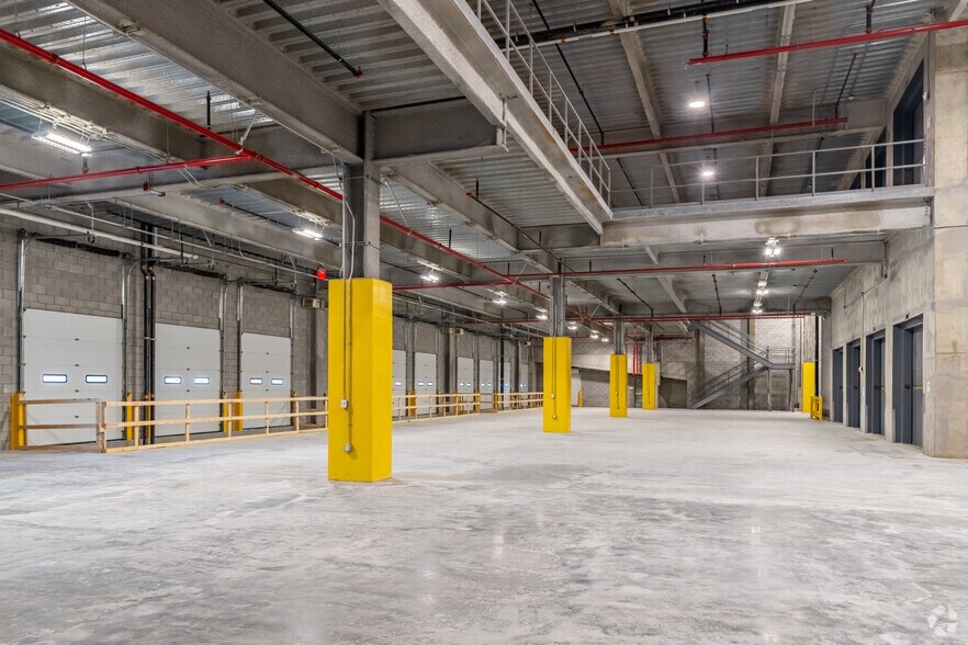 More Photos Of 2890 Review Ave, Long Island City Warehouse For Lease