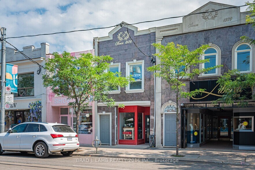 Primary Photo Of 803-805 Dundas St W, Toronto Storefront Retail Office For Lease