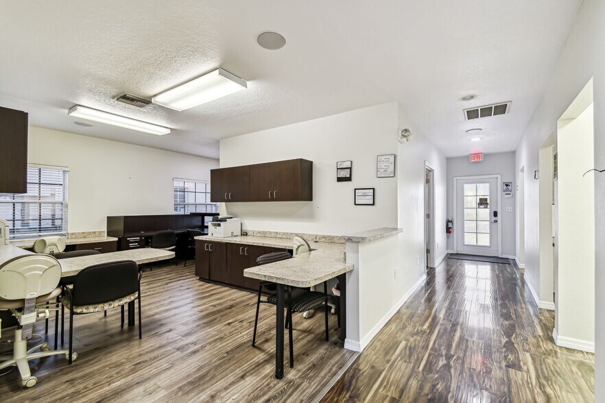 More Photos Of 7720 W Waters Ave, Tampa Office For Lease