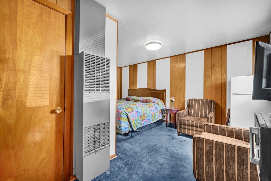 More Photos Of 44077 Oberlin Elyria Rd, Oberlin Hotel For Sale