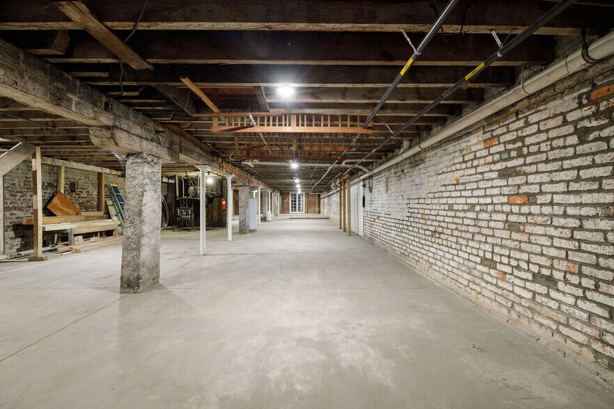 More Photos Of 100 N Sycamore St, Petersburg Storefront Retail Residential For Sale