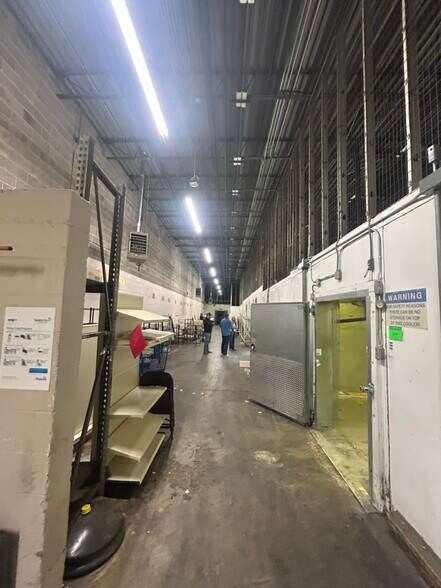 More Photos Of 1600 E 23rd St, Chattanooga Supermarket For Lease