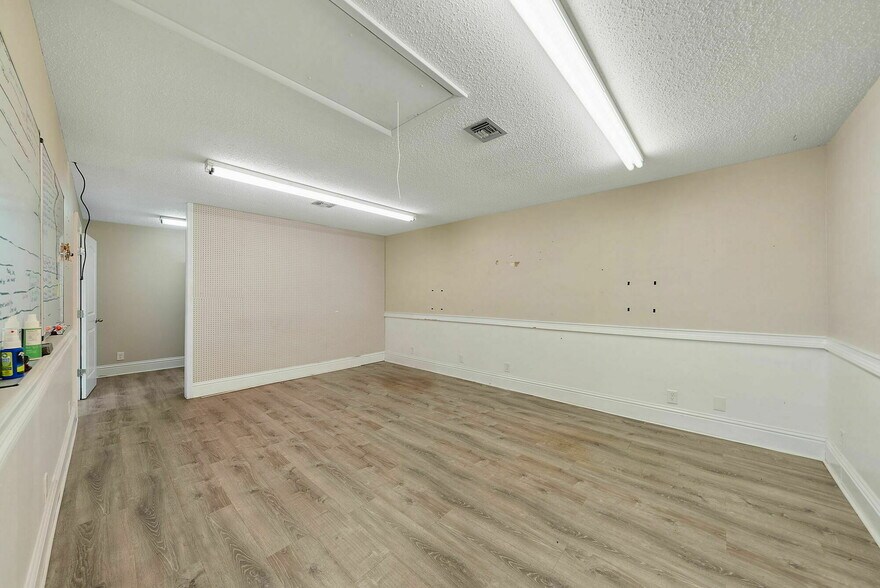 More Photos Of 726 Airport Rd, Panama City Loft Creative Space For Lease