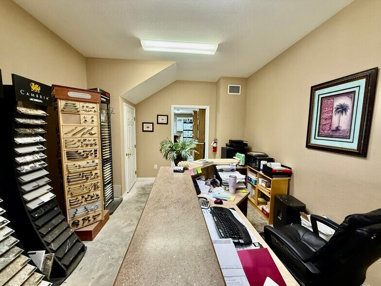 More Photos Of 2914 Kenilworth Blvd, Sebring Industrial For Sale