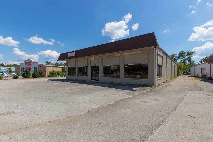 More Photos Of 2733 University Dr NW, Huntsville Freestanding For Sale