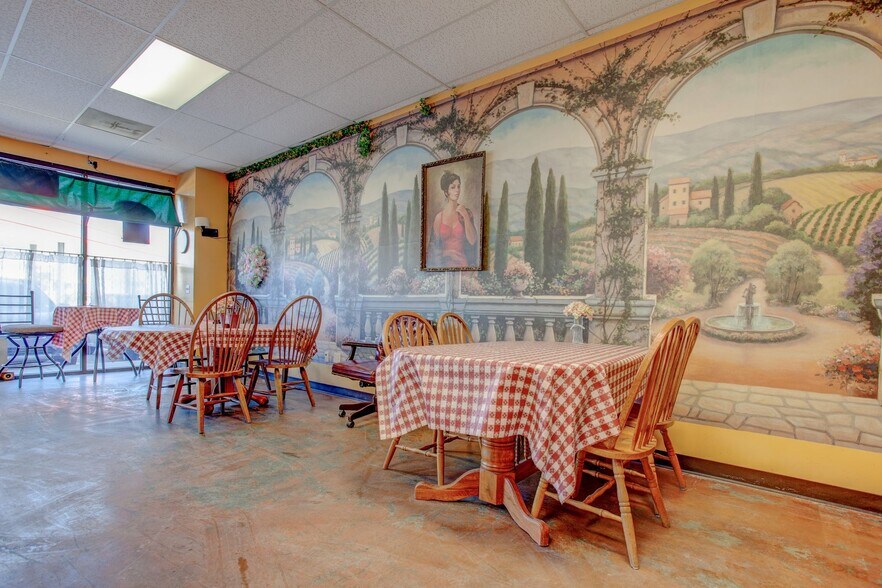 More Photos Of 2311 Wakarusa Dr, Lawrence Freestanding For Lease