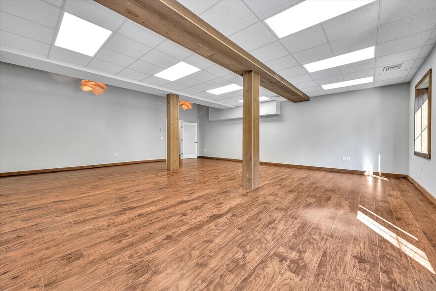 More Photos Of 1400 Maple St, Pottstown Light Distribution For Lease