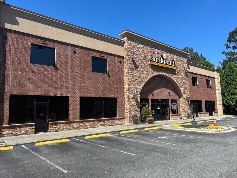 More Photos Of 2000 Ray Moss Connector, Johns Creek Freestanding For Sale