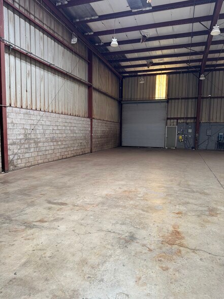 Primary Photo Of 30 Halawai Dr, Lahaina Warehouse For Lease