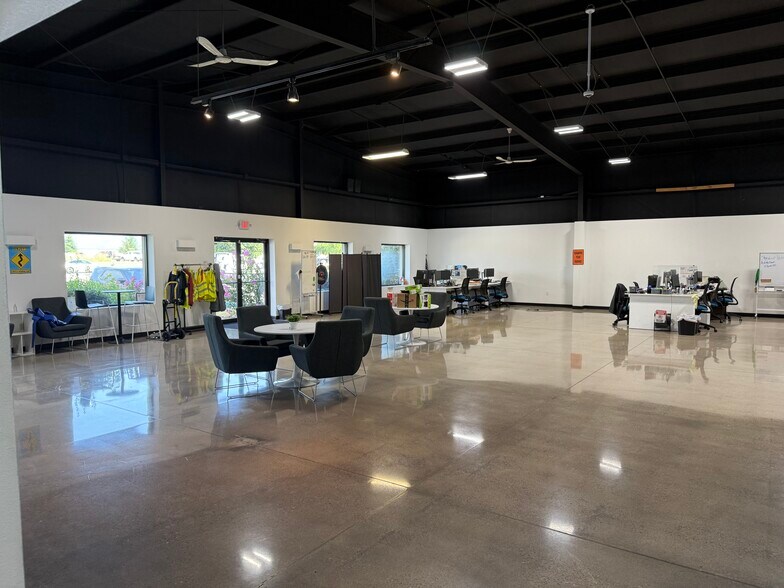 More Photos Of 254 Greenhouse Rd, Centerton General Retail For Lease