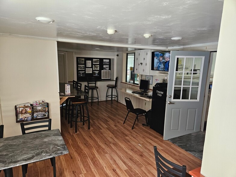 More Photos Of 25 Main St, Plymouth General Retail For Lease