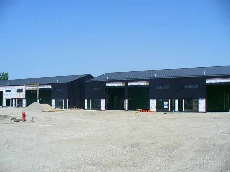 More Photos Of 615 Mission St, Winnipeg Warehouse For Lease