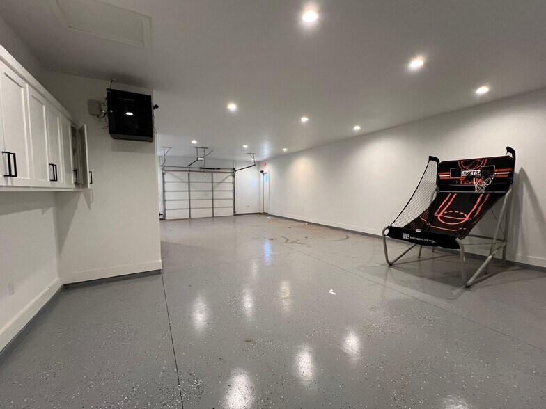 More Photos Of 8341 Upland Ave, Lubbock Office For Sale