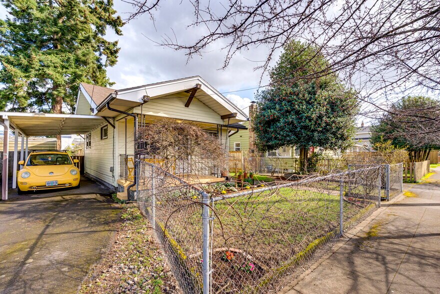 More Photos Of 5254 SE 74th Ave, Portland Flex For Sale