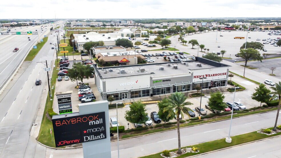More Photos Of 19222 Gulf Fwy, Friendswood Storefront For Lease