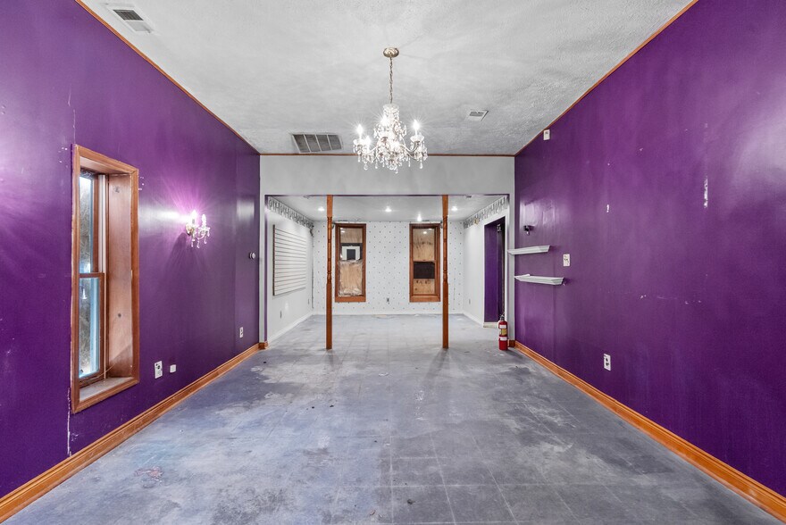 More Photos Of 724 N Broadway, Lexington Freestanding For Sale