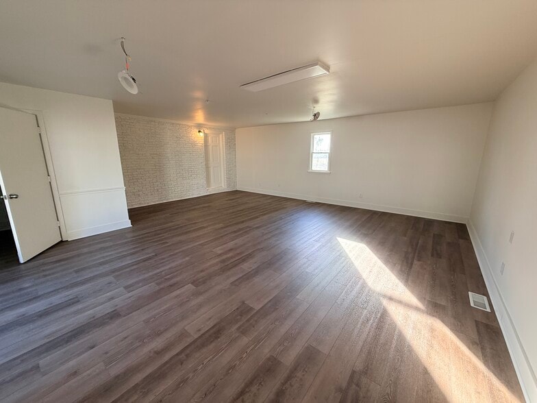 More Photos Of 410 Liberty St, Rockwell Office For Lease