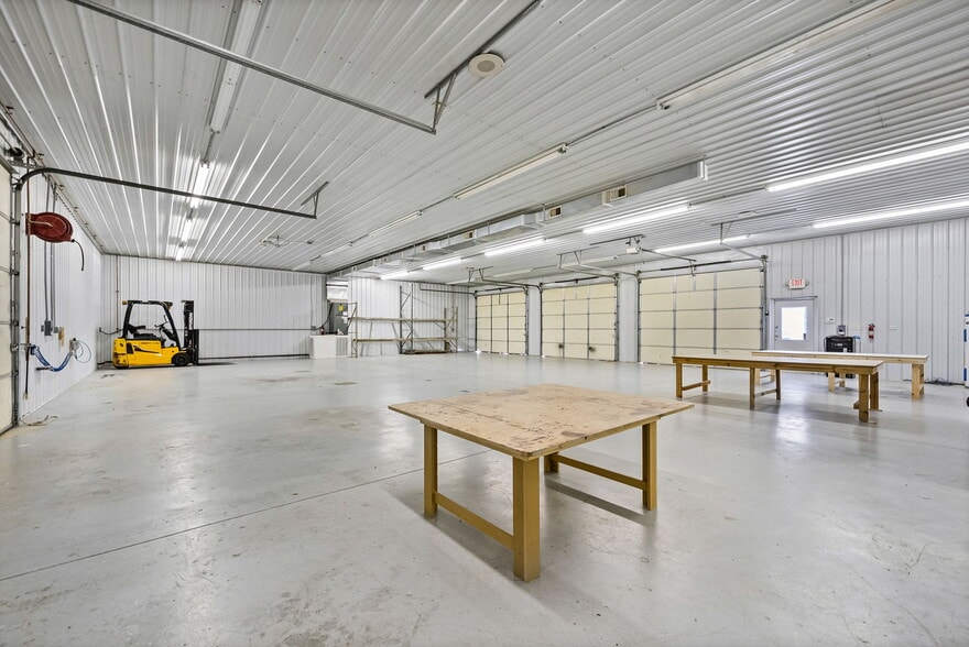 More Photos Of 1811 Alpine Dr, Clarksville Light Manufacturing For Lease