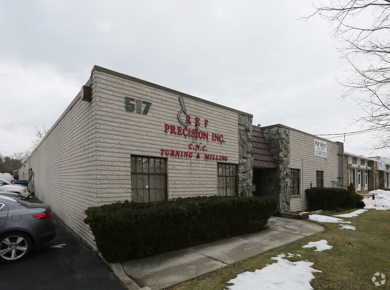 More Photos Of 517 Acorn St, Deer Park Manufacturing For Lease