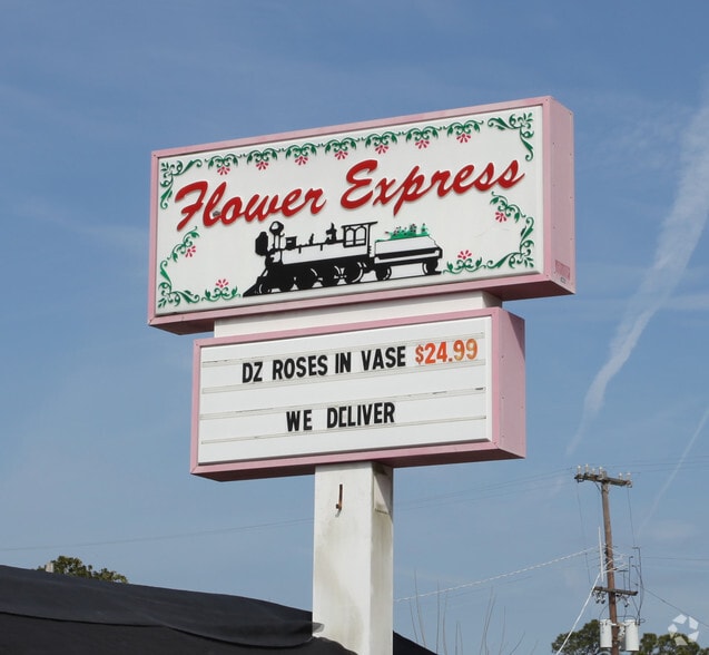 More Photos Of 2504 Main St, Jacksonville Freestanding For Sale