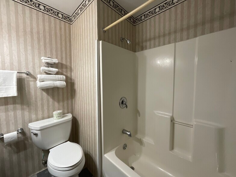 More Photos Of 42 Stockbridge Rd, West Stockbridge Hotel For Sale