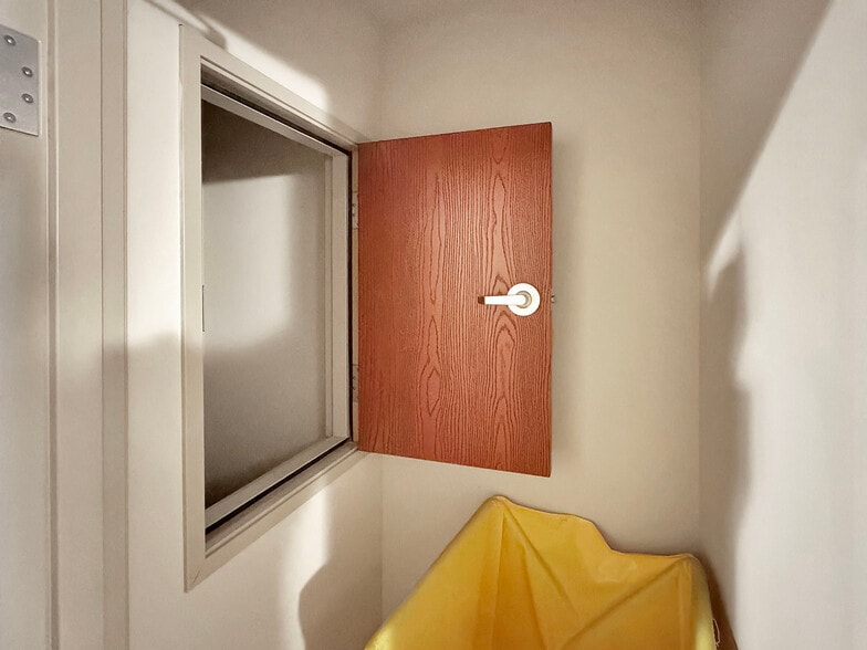 More Photos Of 1515 Planeview Dr, Oshkosh Hotel For Sale